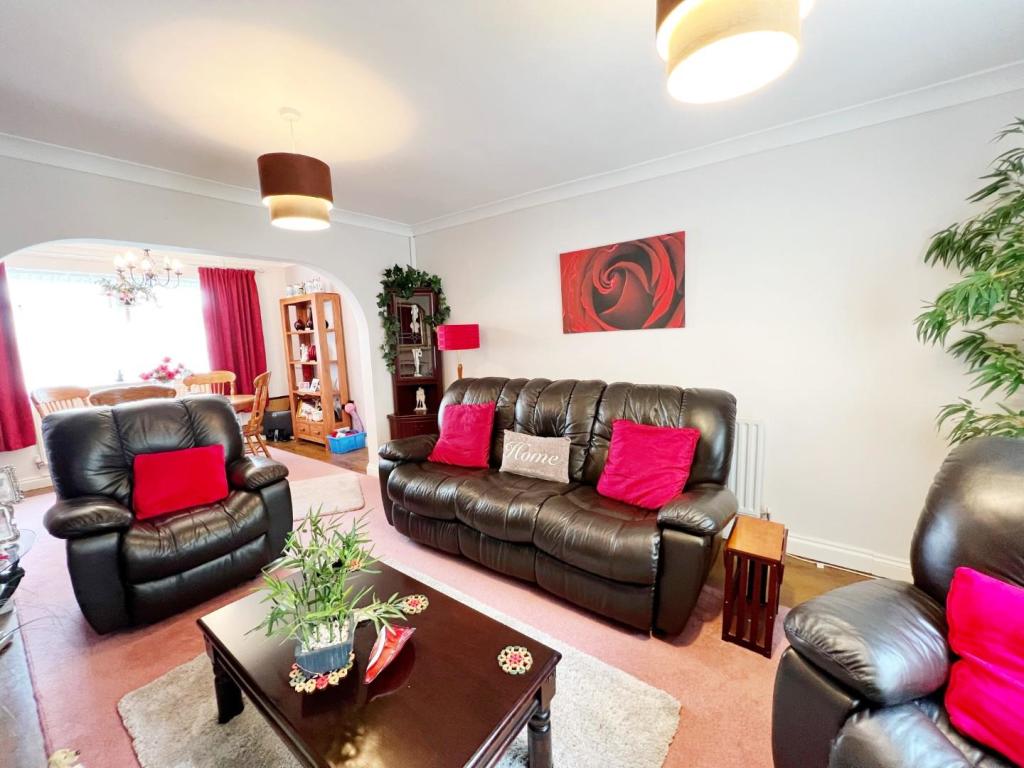 Lounge 4.jpg