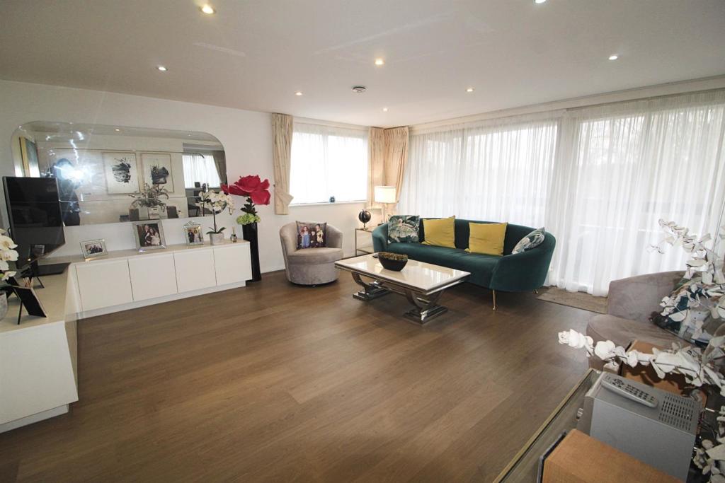 Reception Room 2 NEW.jpg