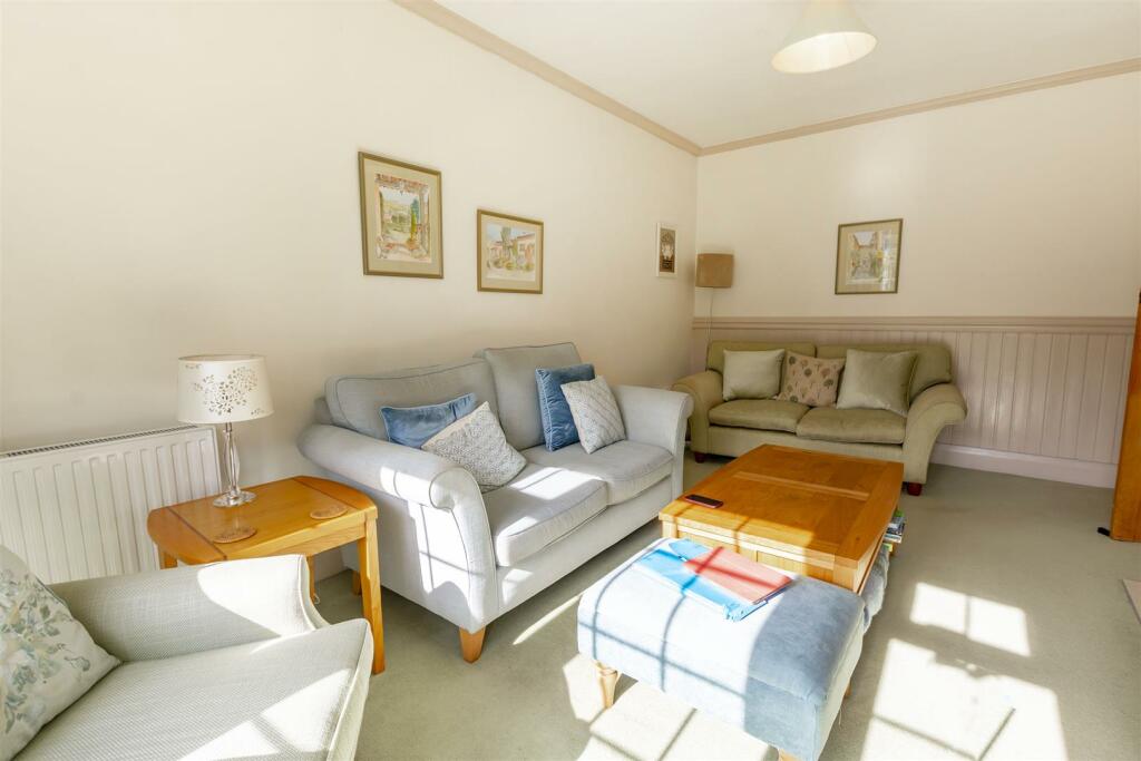 Living Room (17)-HDR copy.jpg