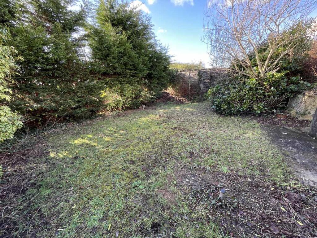 Durris Close 18 Garden 3.jpg