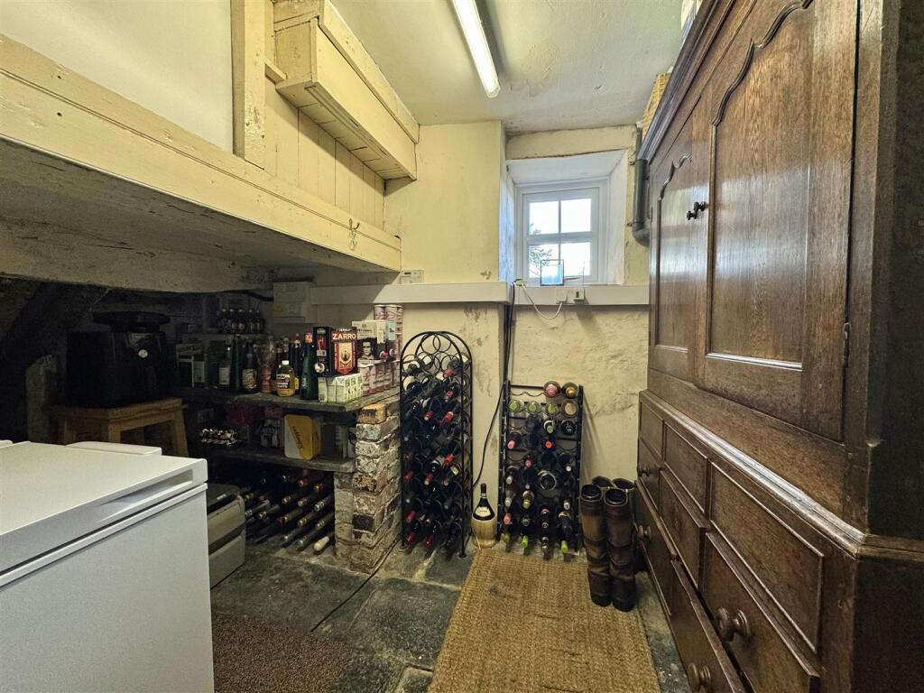 PANTRY/ STORE ROOM