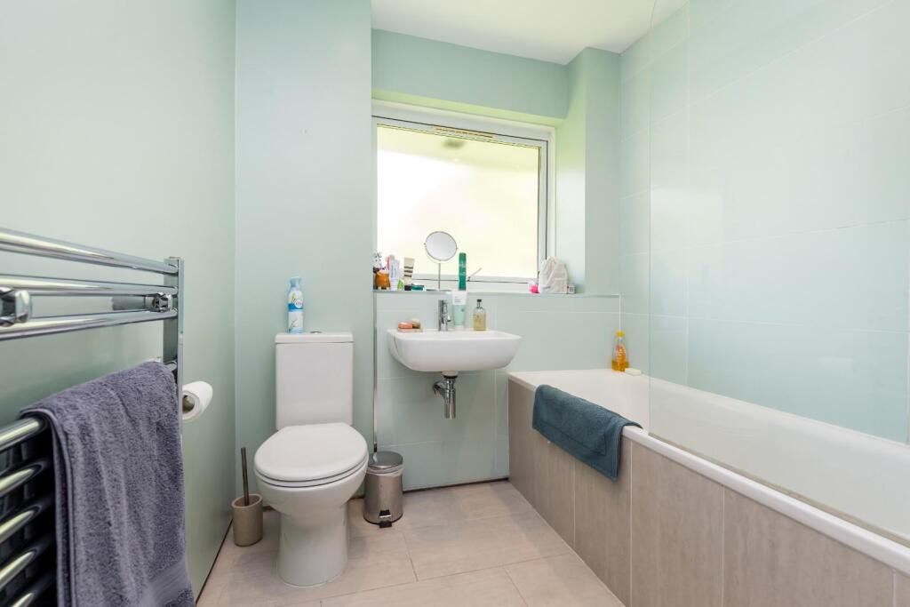 bathroom 2.jpg