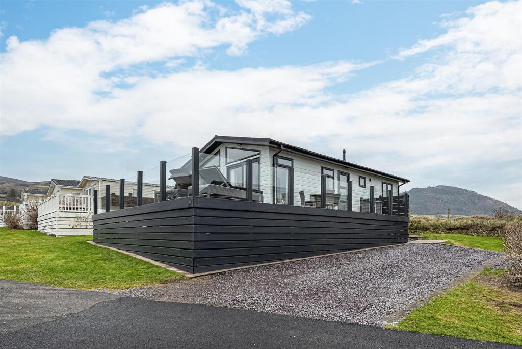 R16-ABERAFON-PARK-EXTERNAL-2.jpg