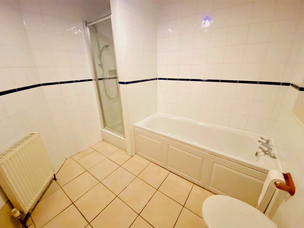 autumn heights 1 bathroom 2.jpg