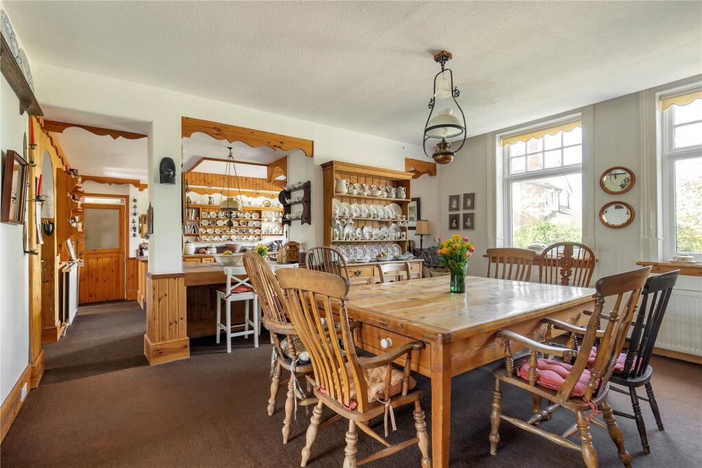 Kitchen/ Dining