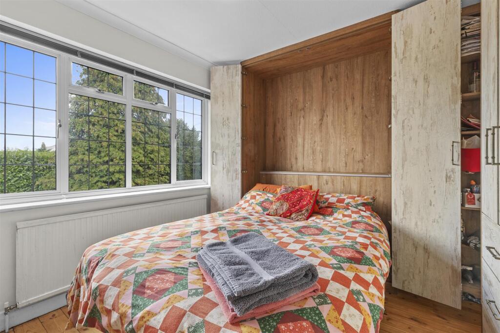 25 Marlow Rd, HP11 1TA-8.jpg