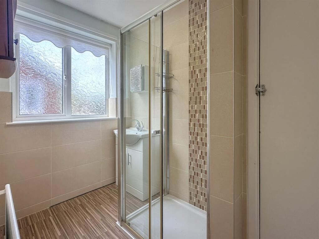 SHOWER ROOM