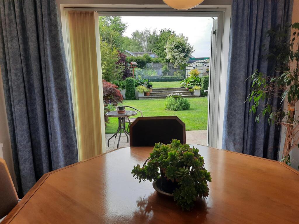 Sitting/Dining Room