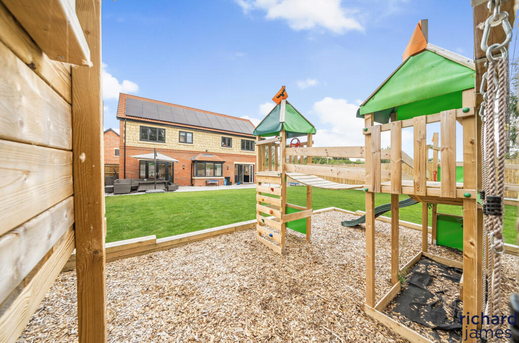 42f03527-5a39-43d...