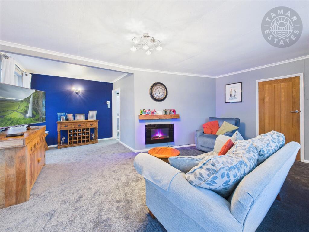Lounger/Dining Room