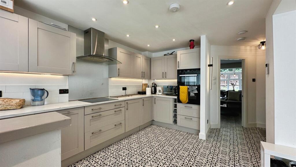 b26f8dd4--4256-85DC-CE035B9E65FE-16722-0000054ECF7