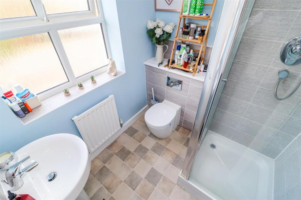 EN SUITE SHOWER ROOM/W.C.