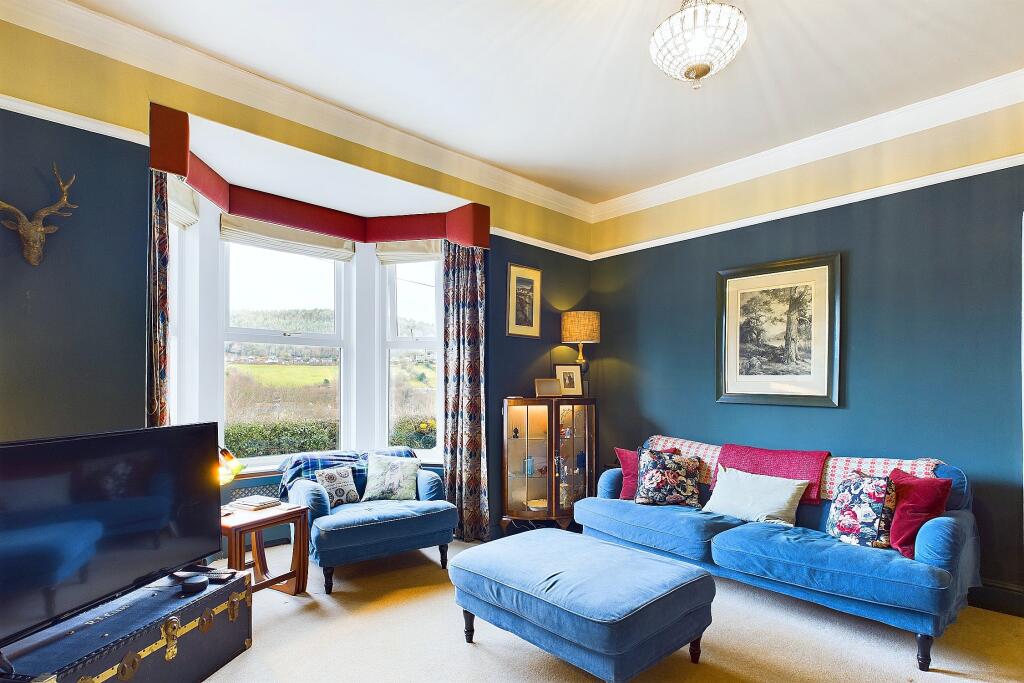 CAM04201G0-PR0052-STILL006