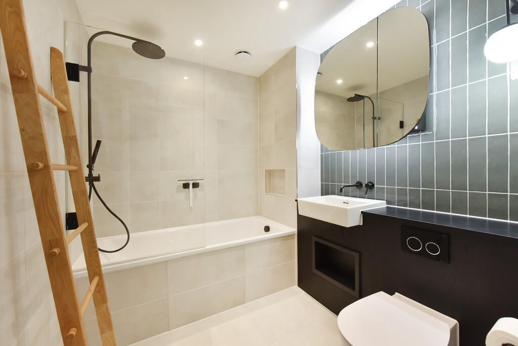 1407 Menara Point...