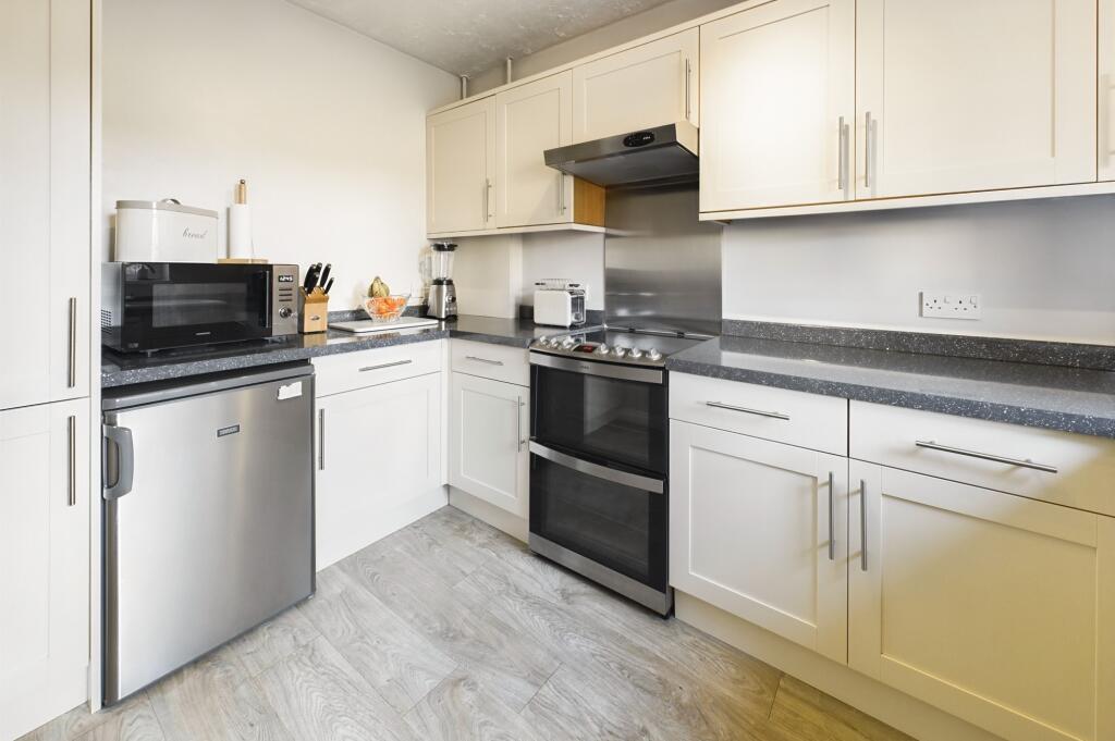 CAM02545G0-PR0325-STILL008