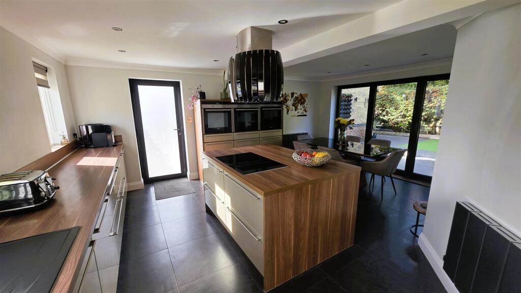 KITCHEN / DINER