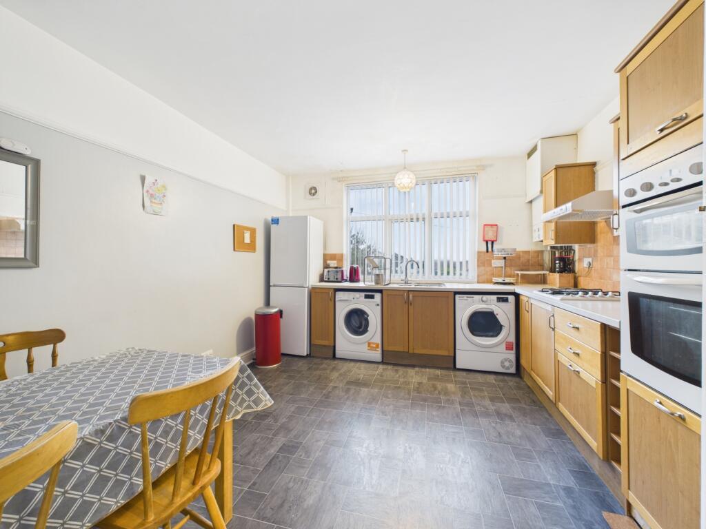 CAM02023G0-PR0187-STILL009