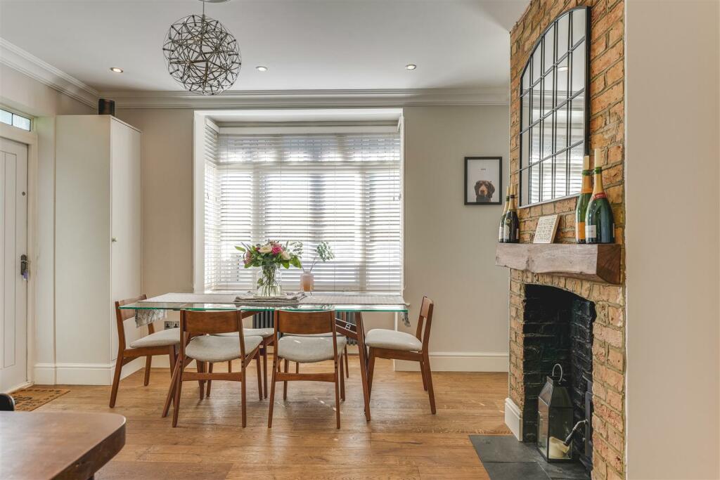 21 London Road-5.jpg