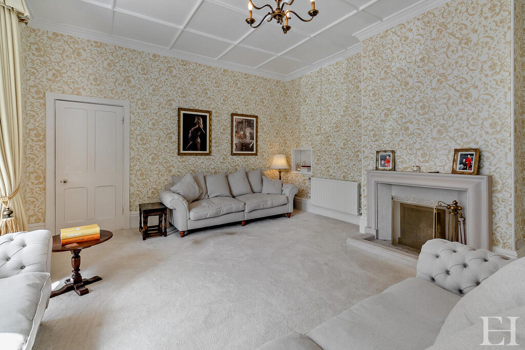 8635654-interiorW...