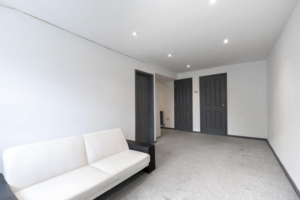 Flat 3, 111b West...