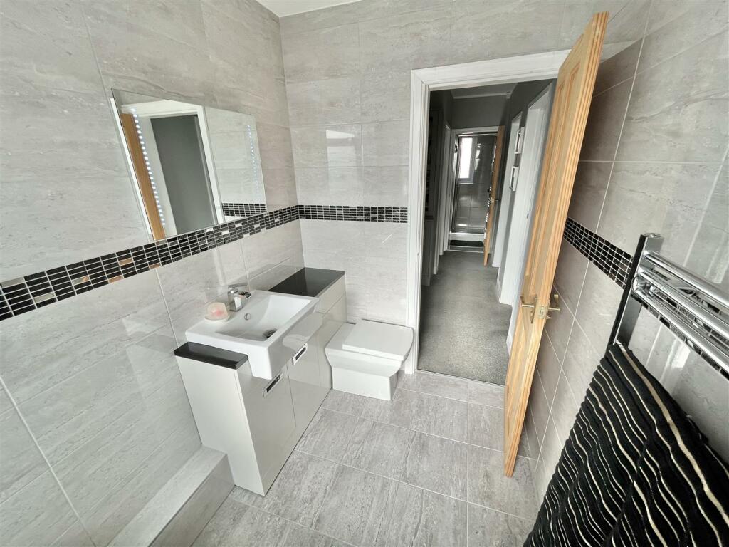 Bathroom Aspect 2