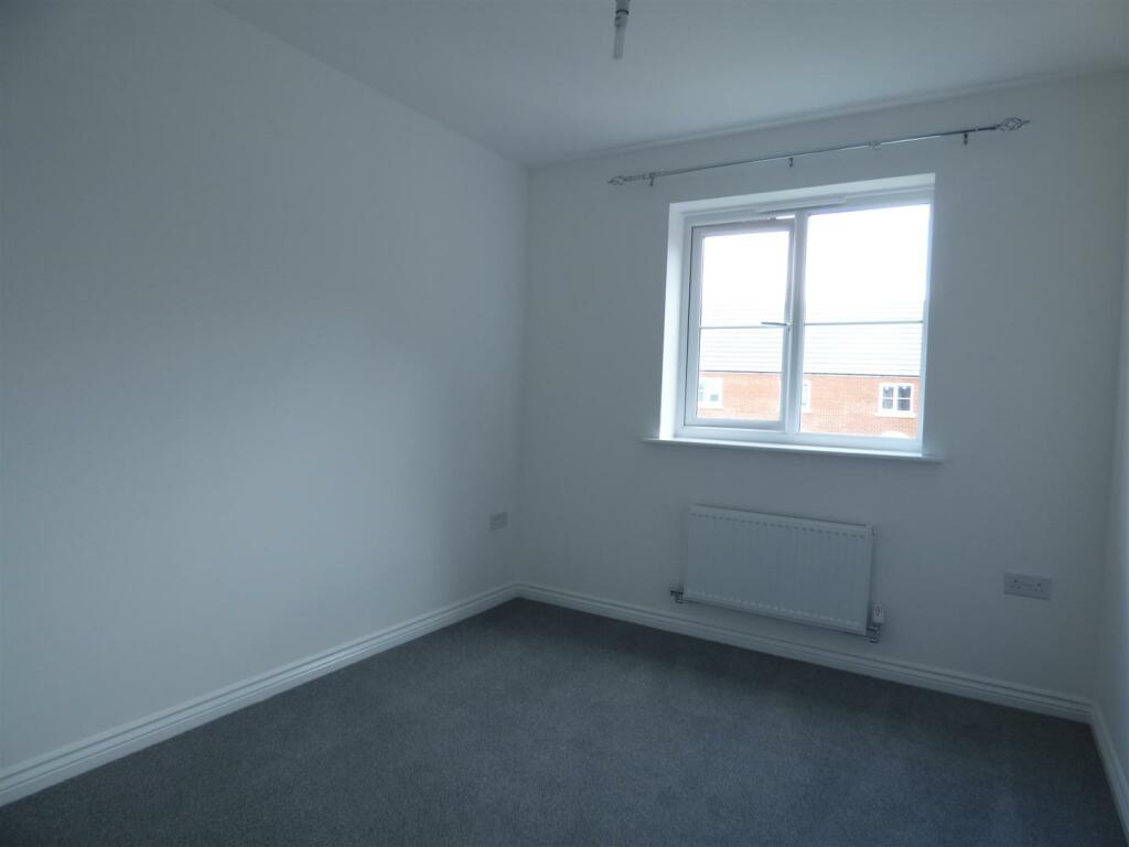 bedroom 2.JPG