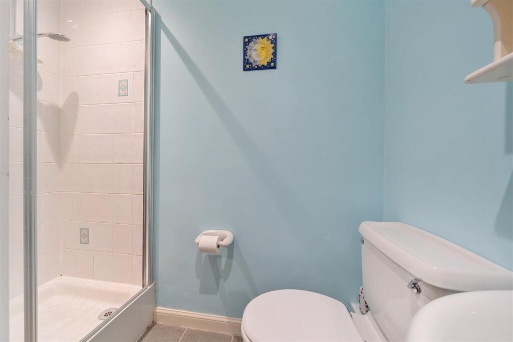 Bedford Grove En Suite.jpg