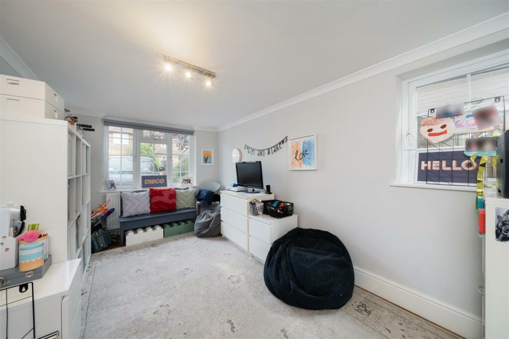 Preston Road 4- bed (7).jpg