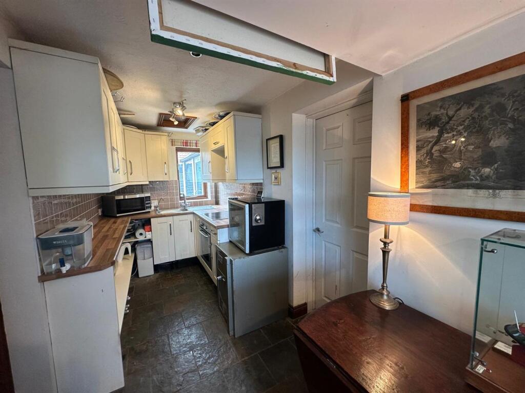 Entrance Hall/ Kitchen