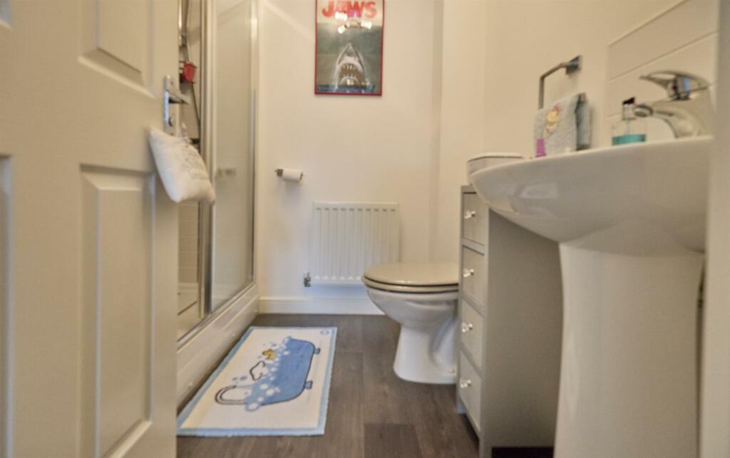 EN SUITE SHOWER ROOM