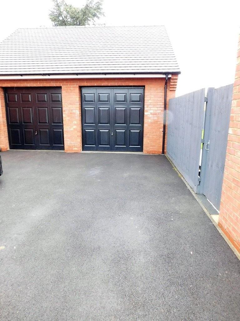Double Garage Dri...