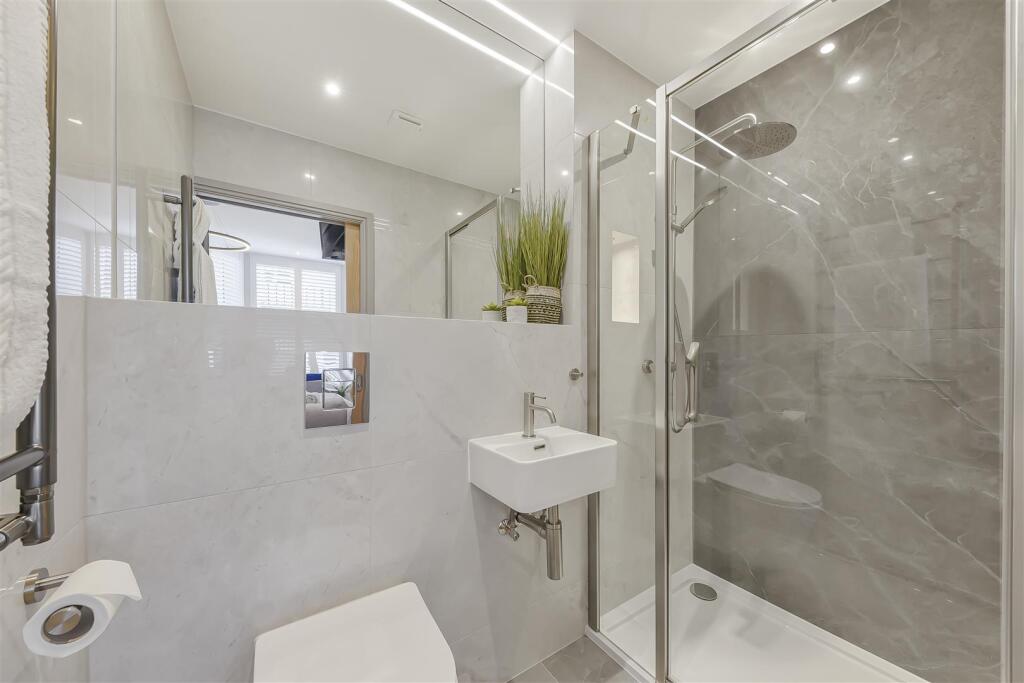 One Stay - Studio 2 - Bathroom - Image 2.JPG