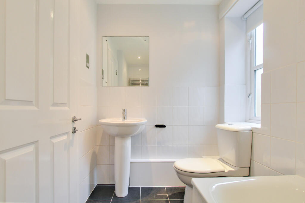 6.bathroom.jpg