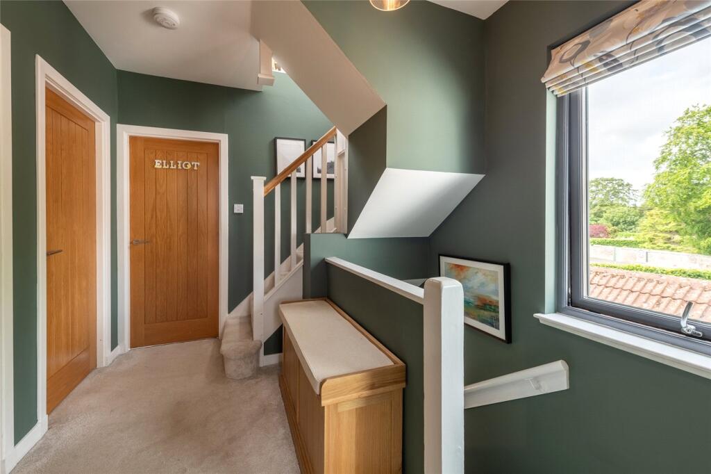 Lovedale Avenue 1289
