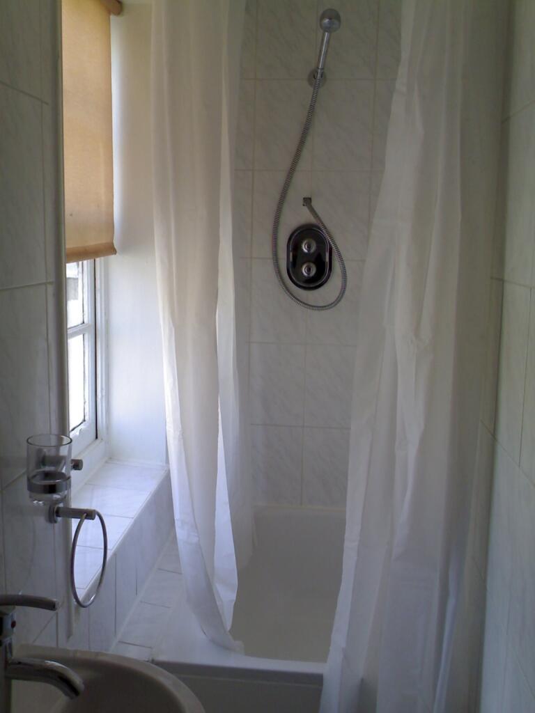 85B HRd 1 Bed Bathroom