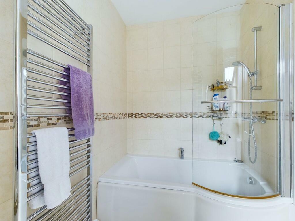 House bathroom 1.jpg