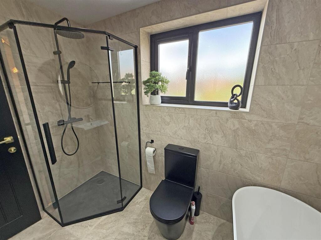 Bathroom angle 2.jpg