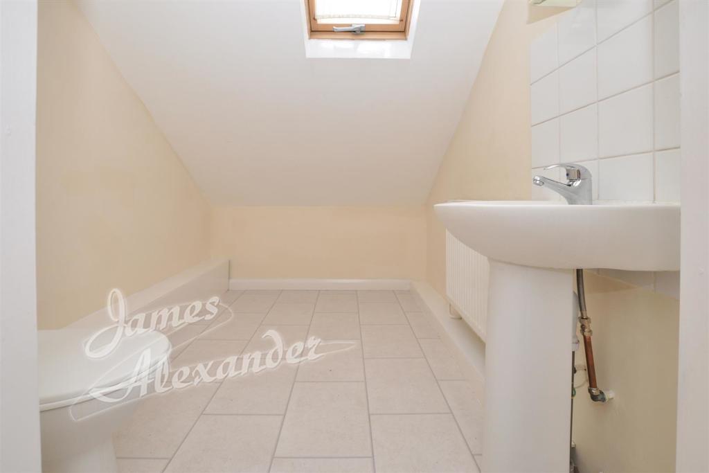 En-suite wc 1st floor flat