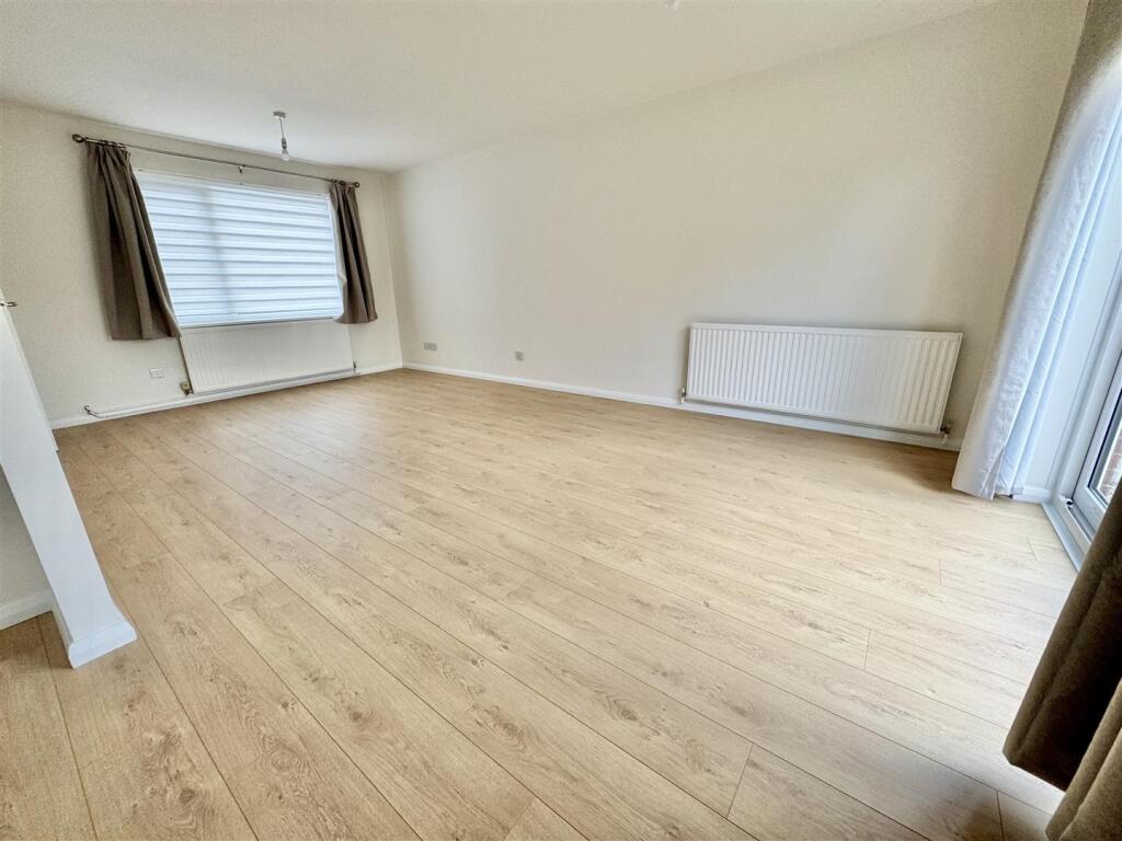 LVING ROOM