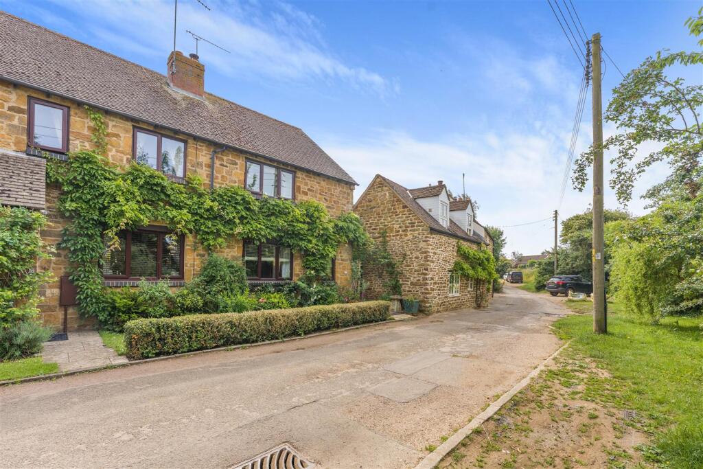 6 Rose Hall Lane, Middleton Cheney-4.jpg