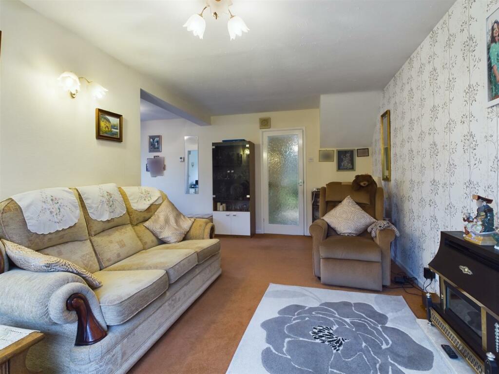 lounge/Dining Room