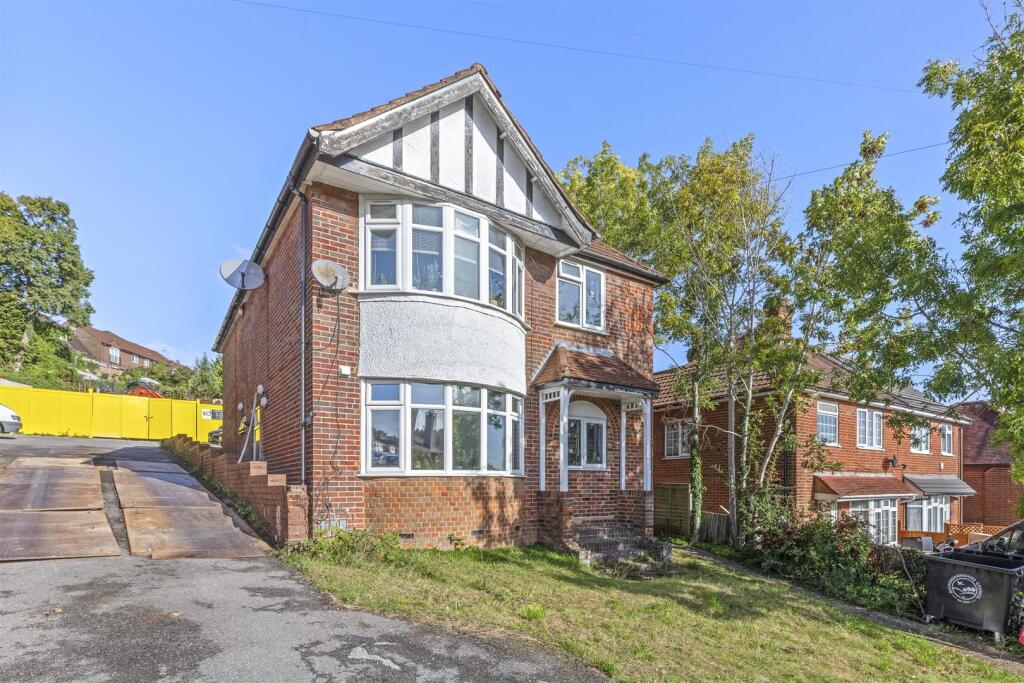 Flat 1, 52 Whitelands Road, HP12 3EL-12.jpg