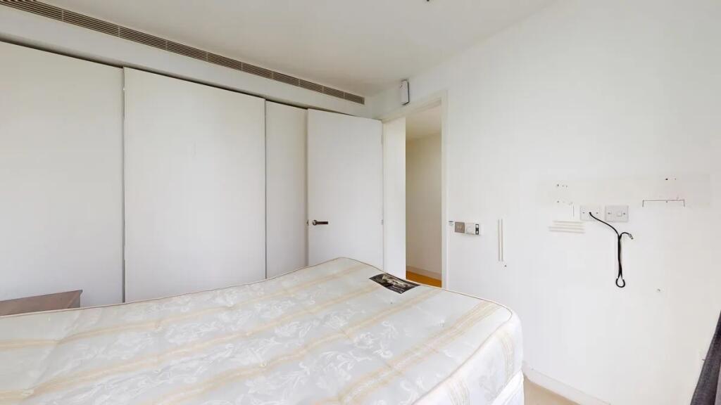 A bright and tidy double bedroom featuring a la...