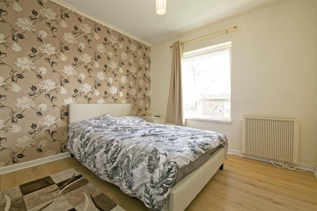 51 Carters Close KT4 bedroom 1.jpg