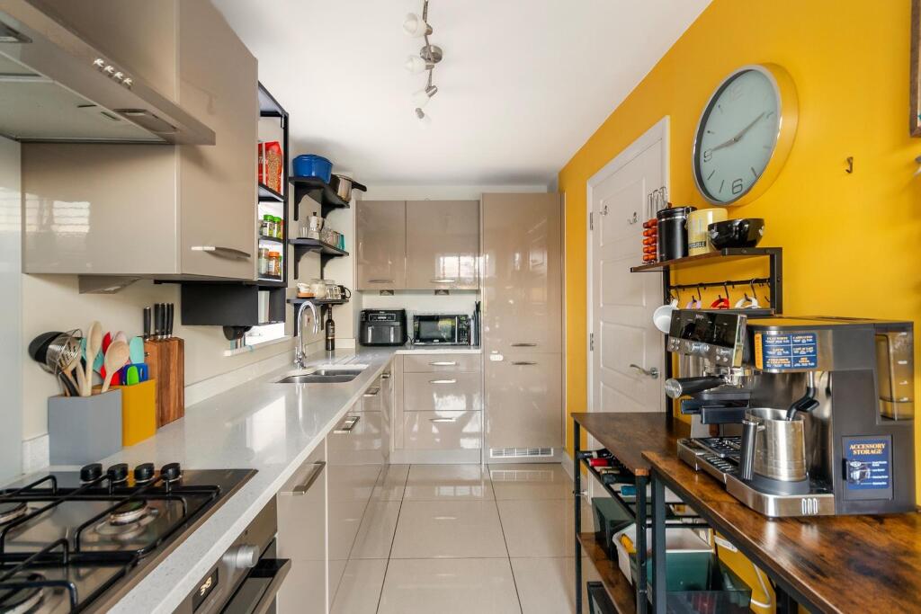 0M8RFP - Kitchen B.jpg