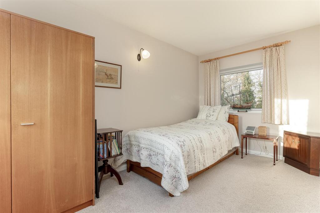 Bedroom 4.jpg