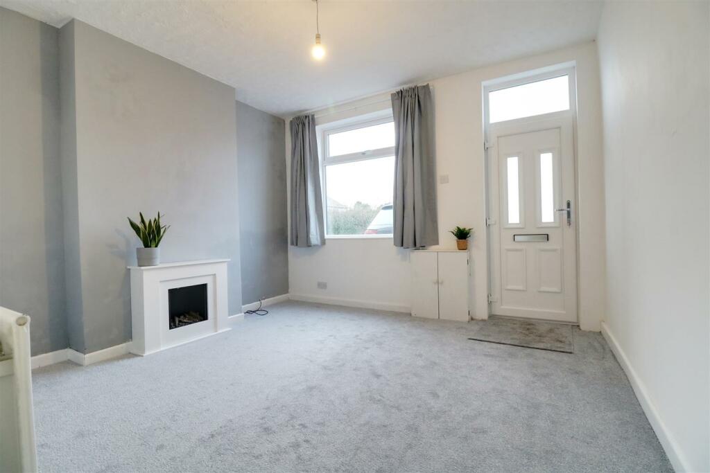 front lounge.jpg
