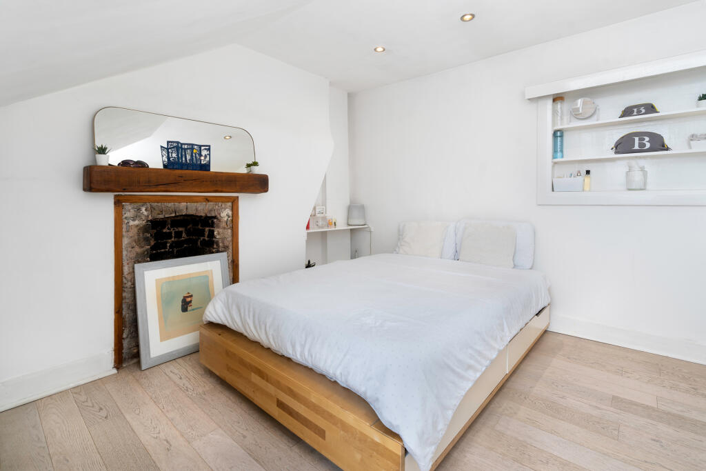Bedroom 2/2 2 bedroom Flat Anerley Road SE19 For Sale