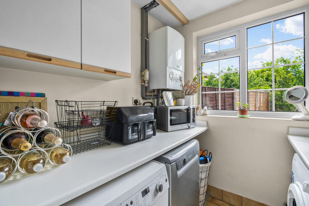 3 Curzon Close-10