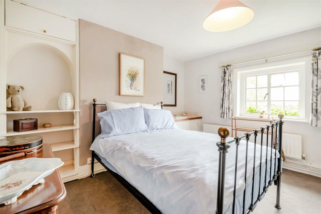 8552404-interior10.jpg